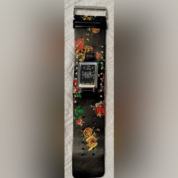 Ed Hardy vintage leather wrist watch - skull & roses - needs battery - great - Picture 2 of 11